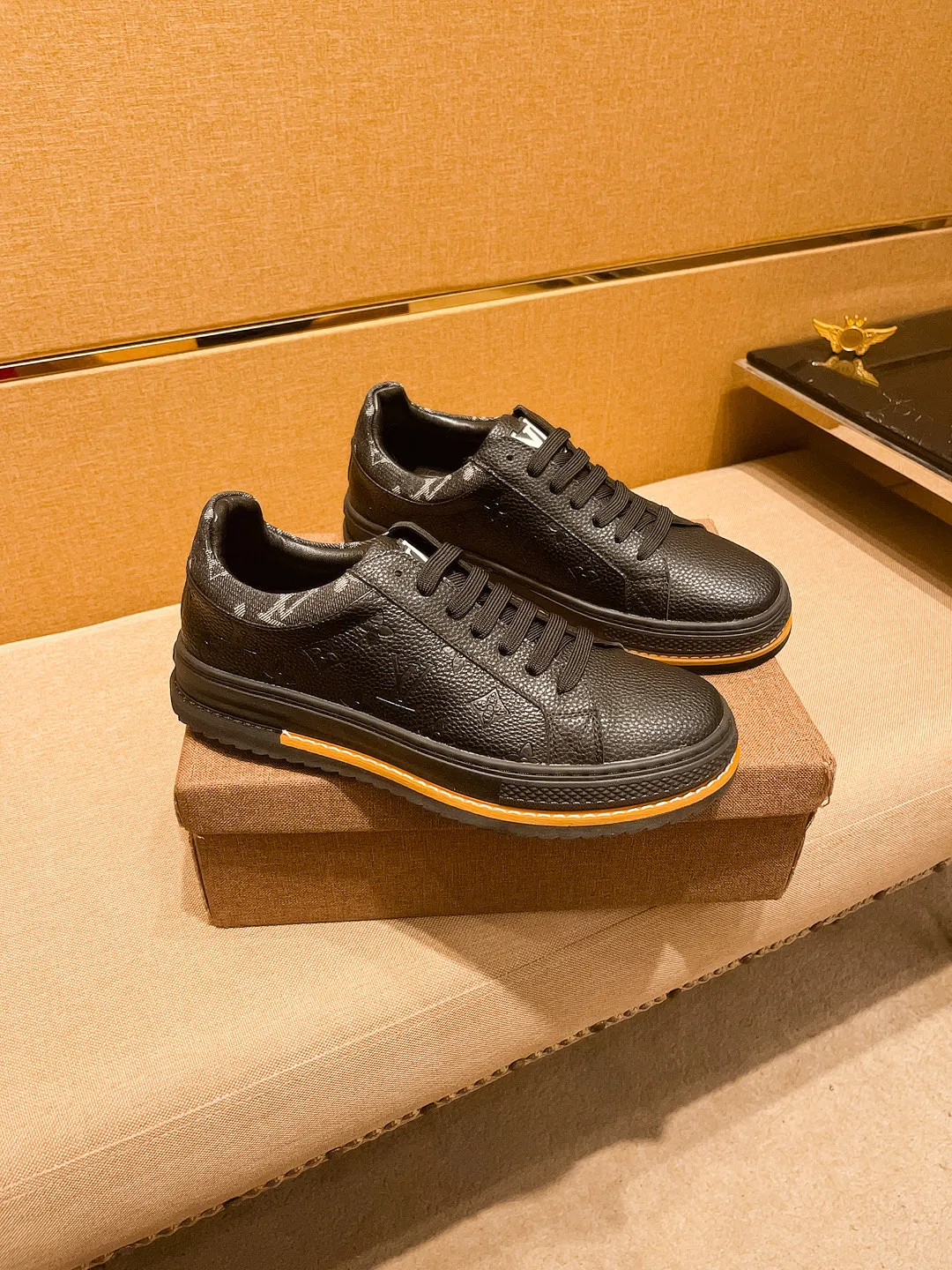 Men's shoes 💰 420💰👍【LV】🔥🔝Louis Vuitton, high-end men's shoes brand, official website 1:1 latest masterpiece: the upper is made of Italian imported first-layer cowhide🔥Official website original special technical cloth fabric matching🔥Original comfortable and breathable lining➕Original designated non-slip outsole🔥Make walking more convenient and comfortable! An exclusive new model, a stunning work, a beautiful 1:1 replica [color] compared to the official quality! Create a fashionable personality to set off your uniqueness! A must-have for trendy men! 🔥, sizes: 38-44. color:.     2⃣️colors available🔥